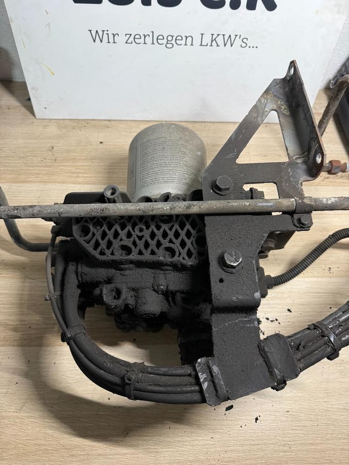 Mercedes KNORR-BREMSE Lufttrockner A0014460264 K078211 - ملحقات الفرامل - شاحنة: صور 5 Mercedes KNORR-BREMSE Lufttrockner A0014460264 K078211 - ملحقات الفرامل - شاحنة: صور 5