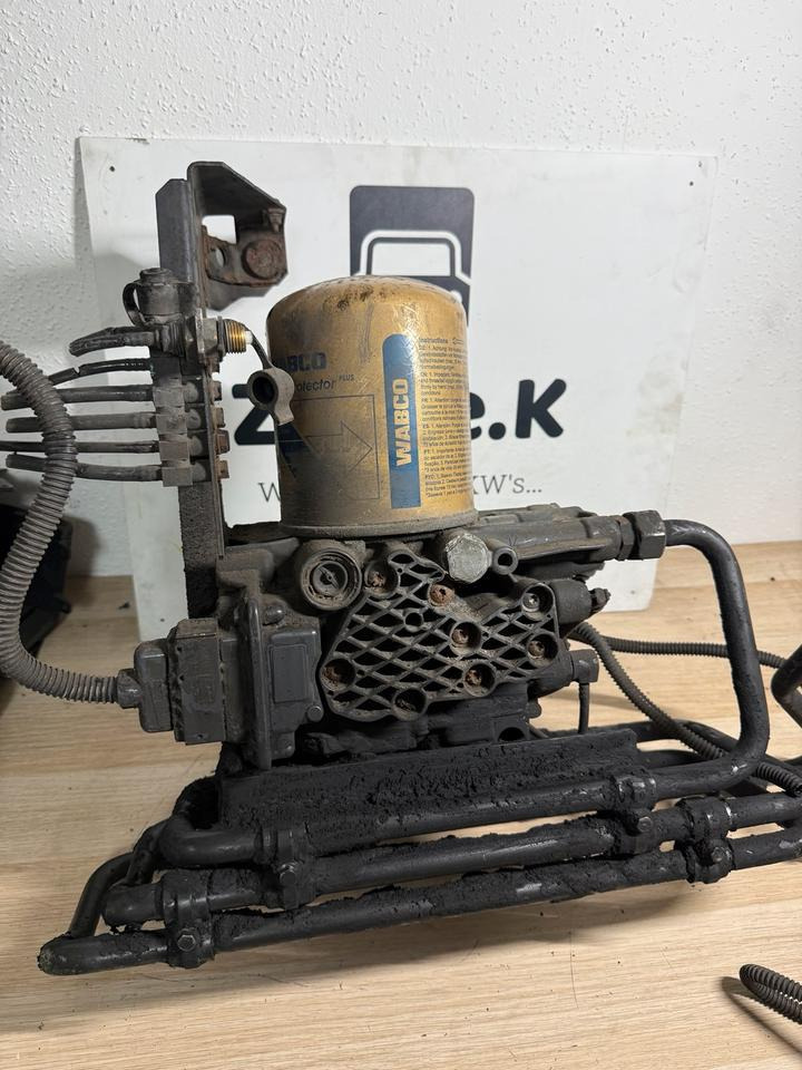 Mercedes KNORR-BREMSE Lufttrockner A0014460464 K078213 - ملحقات الفرامل - شاحنة: صور 2 Mercedes KNORR-BREMSE Lufttrockner A0014460464 K078213 - ملحقات الفرامل - شاحنة: صور 2