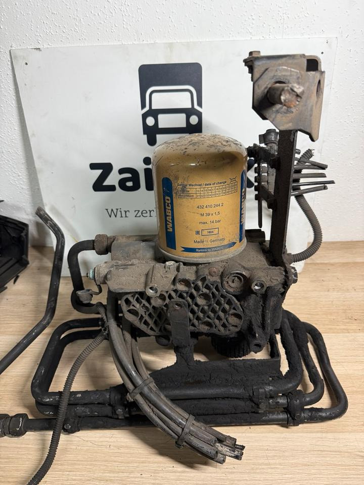 Mercedes KNORR-BREMSE Lufttrockner A0014460464 K078213 - ملحقات الفرامل - شاحنة: صور 1 Mercedes KNORR-BREMSE Lufttrockner A0014460464 K078213 - ملحقات الفرامل - شاحنة: صور 1