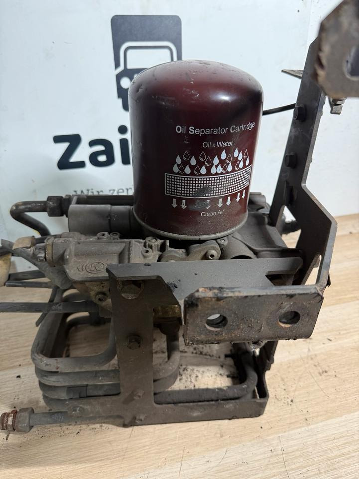 Mercedes KNORR-BREMSE LufttrocknerA0014465564 K138265 - ملحقات الفرامل - شاحنة: صور 4 Mercedes KNORR-BREMSE LufttrocknerA0014465564 K138265 - ملحقات الفرامل - شاحنة: صور 4