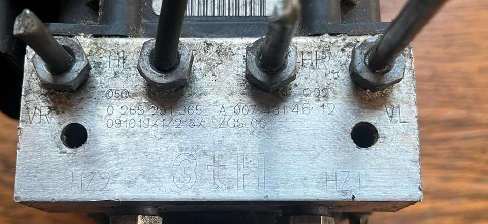 Mercedes Sprinter Hydraulikblock ABS Pumpe A0074314612 - علم السوائل المتحركة - شاحنة: صور 2 Mercedes Sprinter Hydraulikblock ABS Pumpe A0074314612 - علم السوائل المتحركة - شاحنة: صور 2