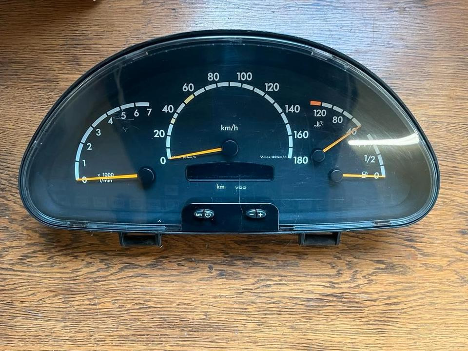 Mercedes Sprinter Kombiinstrument Tacho A0014460721 - قطع الغيار: صور 1 Mercedes Sprinter Kombiinstrument Tacho A0014460721 - قطع الغيار: صور 1