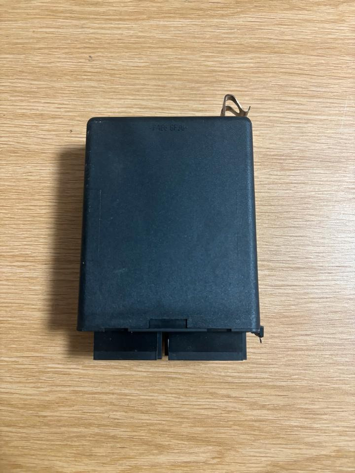 Mercedes VDO Zentralverriegelung Steuergerät A0004461519 - قطع الغيار: صور 2 Mercedes VDO Zentralverriegelung Steuergerät A0004461519 - قطع الغيار: صور 2