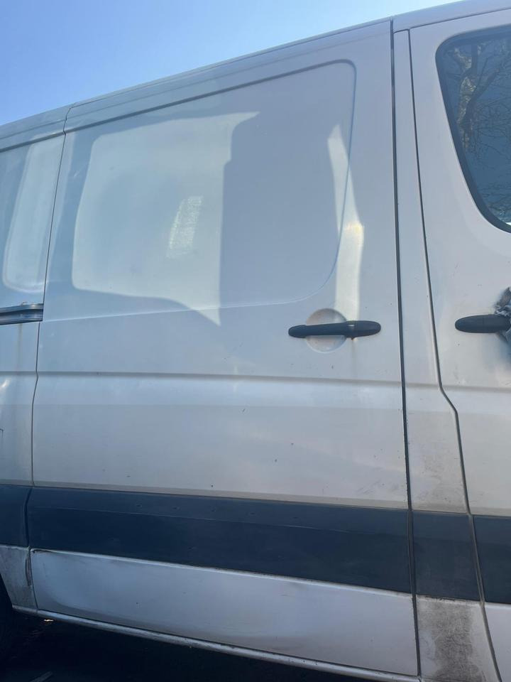 VW Crafter Seitentür, Schiebetür rechts Flachdach Mittellang - قطع الغيار: صور 1 VW Crafter Seitentür, Schiebetür rechts Flachdach Mittellang - قطع الغيار: صور 1