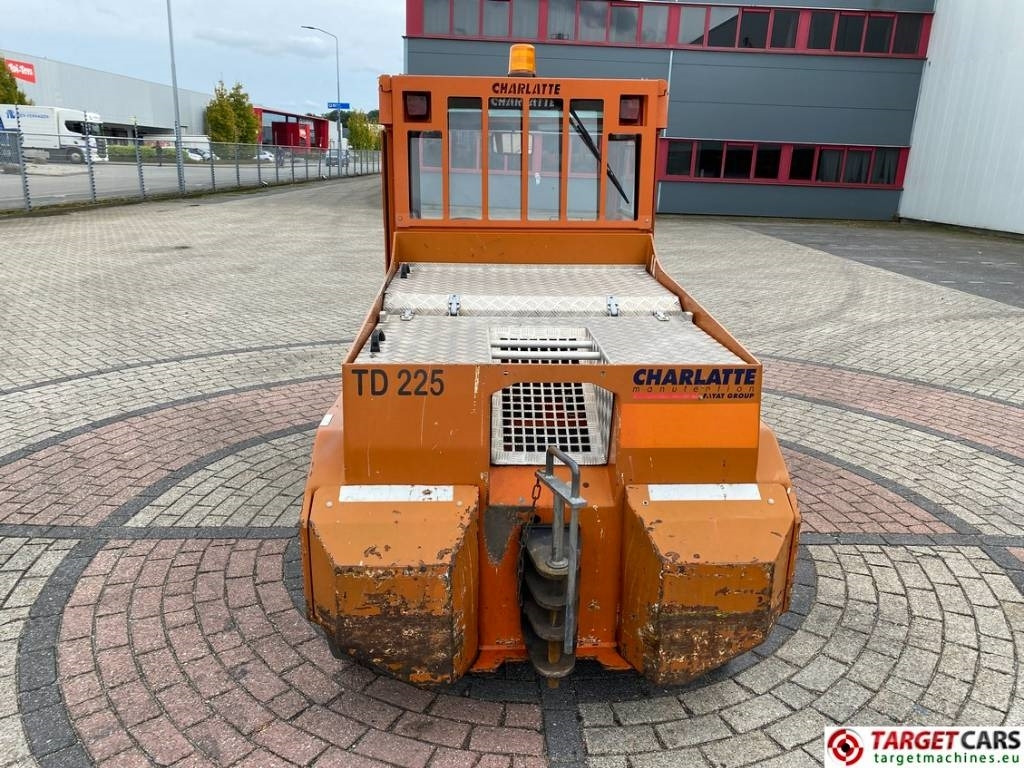 Charlatte TD225 Diesel Tow Truck Tractor 18T capacity - جرار السحب الكهربائي: صور 5 Charlatte TD225 Diesel Tow Truck Tractor 18T capacity - جرار السحب الكهربائي: صور 5