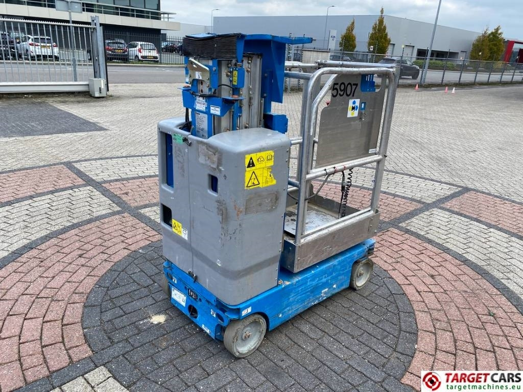 Genie GR15 RunAbout Electric Vertical Mast Lift 652cm - الرأسي رفع الصاري: صور 3 Genie GR15 RunAbout Electric Vertical Mast Lift 652cm - الرأسي رفع الصاري: صور 3