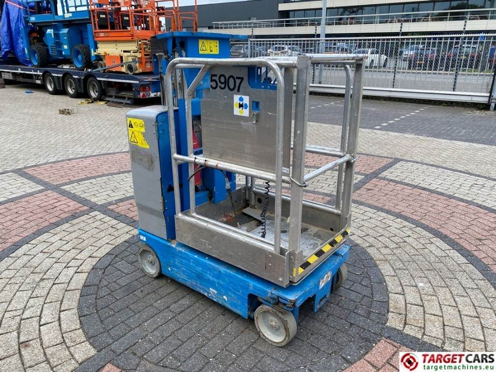 Genie GR15 RunAbout Electric Vertical Mast Lift 652cm - الرأسي رفع الصاري: صور 2 Genie GR15 RunAbout Electric Vertical Mast Lift 652cm - الرأسي رفع الصاري: صور 2