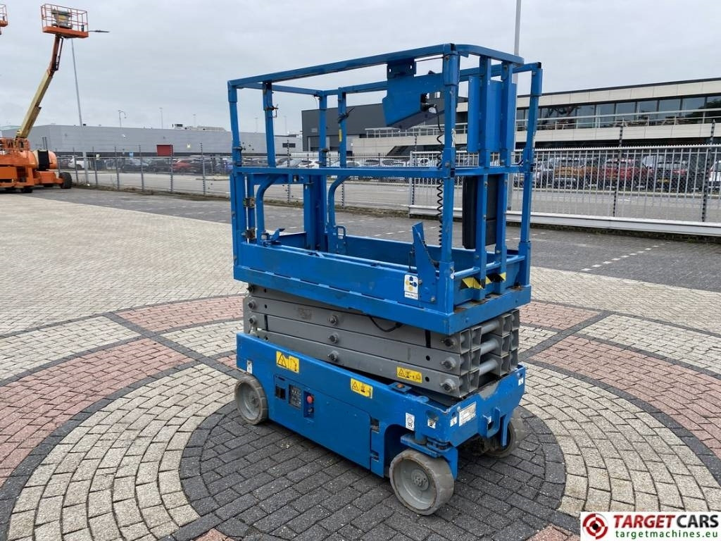 Genie GS-1932 Electric Scissor Work Lift 779cm - رافعات مقصية: صور 2 Genie GS-1932 Electric Scissor Work Lift 779cm - رافعات مقصية: صور 2