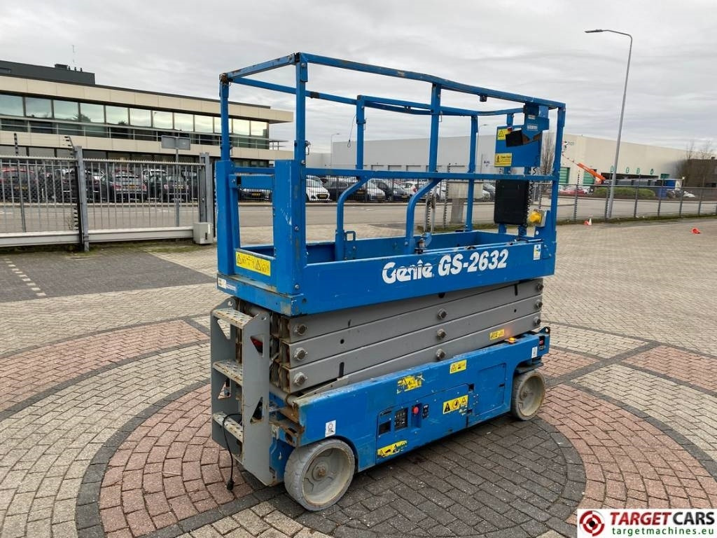Genie GS-2632 Electric GS2632 Scissor Work Lift 992cm - رافعات مقصية: صور 3 Genie GS-2632 Electric GS2632 Scissor Work Lift 992cm - رافعات مقصية: صور 3