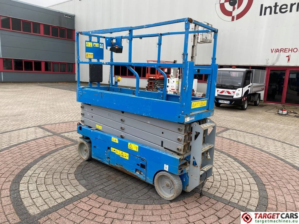 Genie GS-2632 Electric GS2632 Scissor Work Lift 992cm - رافعات مقصية: صور 4 Genie GS-2632 Electric GS2632 Scissor Work Lift 992cm - رافعات مقصية: صور 4