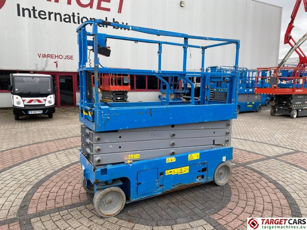 Genie GS-2632 Electric GS2632 Scissor Work Lift 992cm - رافعات مقصية: صور 1 Genie GS-2632 Electric GS2632 Scissor Work Lift 992cm - رافعات مقصية: صور 1