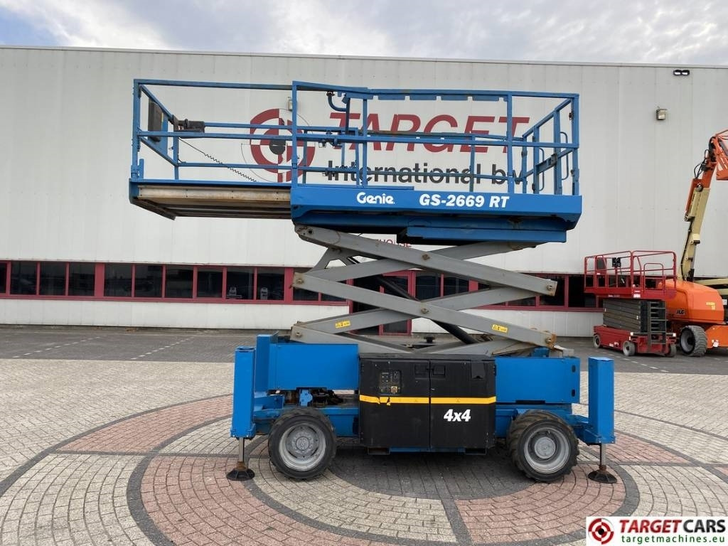 Genie GS-2669RT Diesel 4x4 Scissor Work Lift 1000cm - رافعات مقصية: صور 5 Genie GS-2669RT Diesel 4x4 Scissor Work Lift 1000cm - رافعات مقصية: صور 5