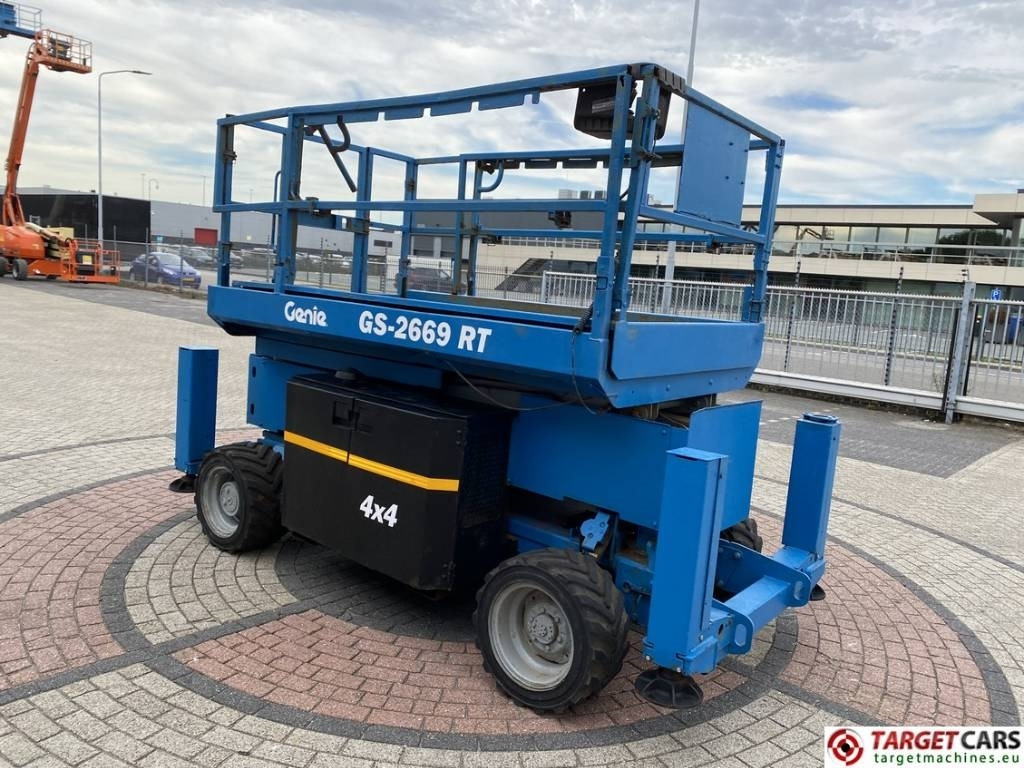 Genie GS-2669RT Diesel 4x4 Scissor Work Lift 1000cm - رافعات مقصية: صور 2 Genie GS-2669RT Diesel 4x4 Scissor Work Lift 1000cm - رافعات مقصية: صور 2