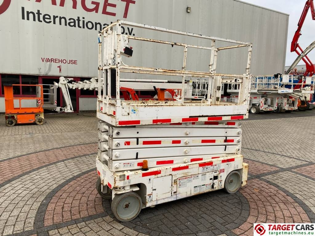 Genie GS-3232 Electric Scissor Work Lift 1175cm - رافعات مقصية: صور 1 Genie GS-3232 Electric Scissor Work Lift 1175cm - رافعات مقصية: صور 1