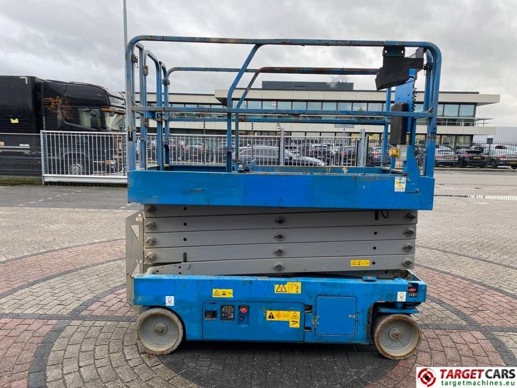 Genie GS-3246 Electric Scissor Work Lift 1175cm - رافعات مقصية: صور 3 Genie GS-3246 Electric Scissor Work Lift 1175cm - رافعات مقصية: صور 3