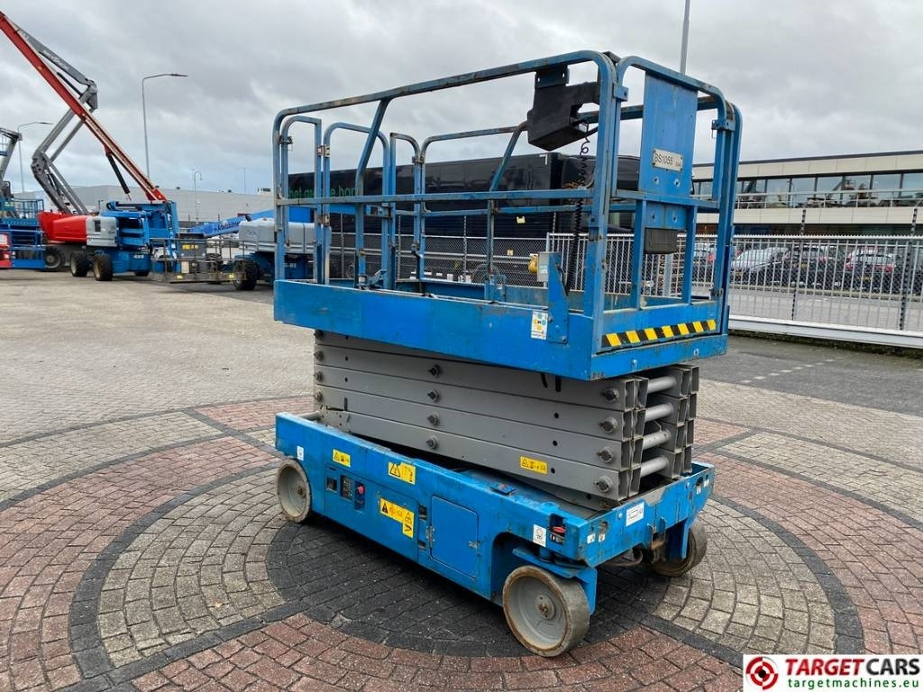 Genie GS-3246 Electric Scissor Work Lift 1175cm - رافعات مقصية: صور 2 Genie GS-3246 Electric Scissor Work Lift 1175cm - رافعات مقصية: صور 2