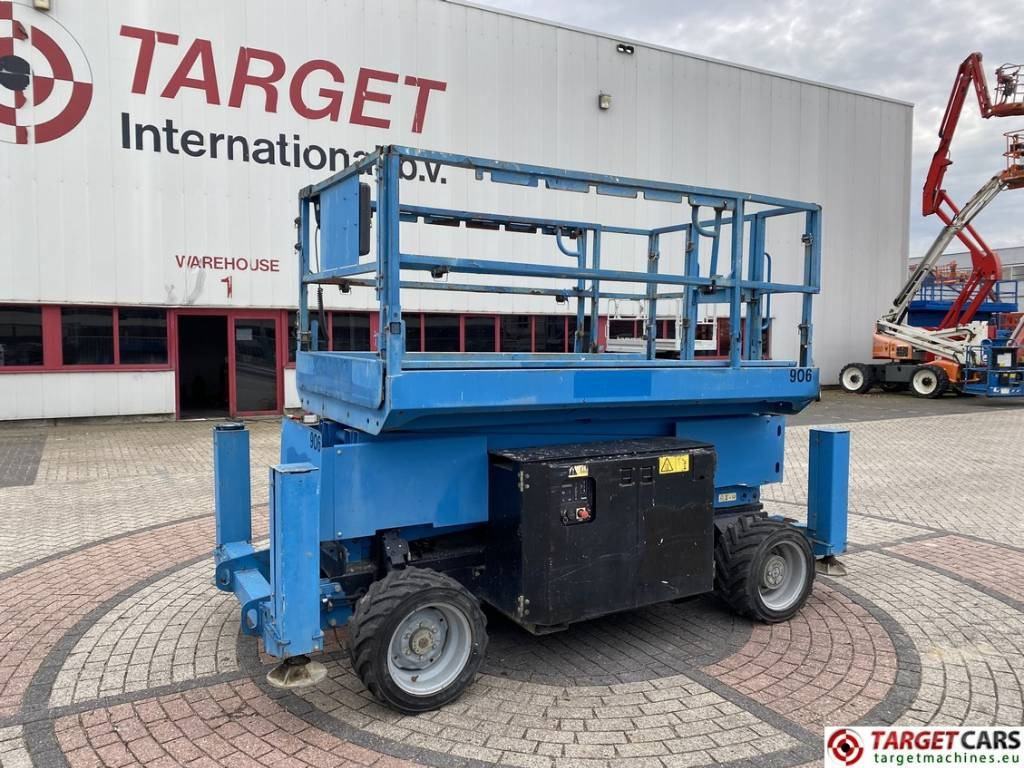 Genie GS-3369RT Diesel 4x4 Scissor Work Lift 1196cm - رافعات مقصية: صور 1 Genie GS-3369RT Diesel 4x4 Scissor Work Lift 1196cm - رافعات مقصية: صور 1