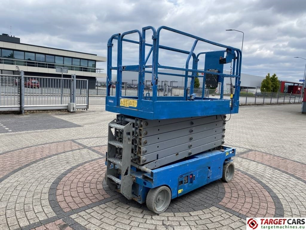 Genie GS-4047 Electric 4047 Scissor Work Lift 1389cm - رافعات مقصية: صور 3 Genie GS-4047 Electric 4047 Scissor Work Lift 1389cm - رافعات مقصية: صور 3