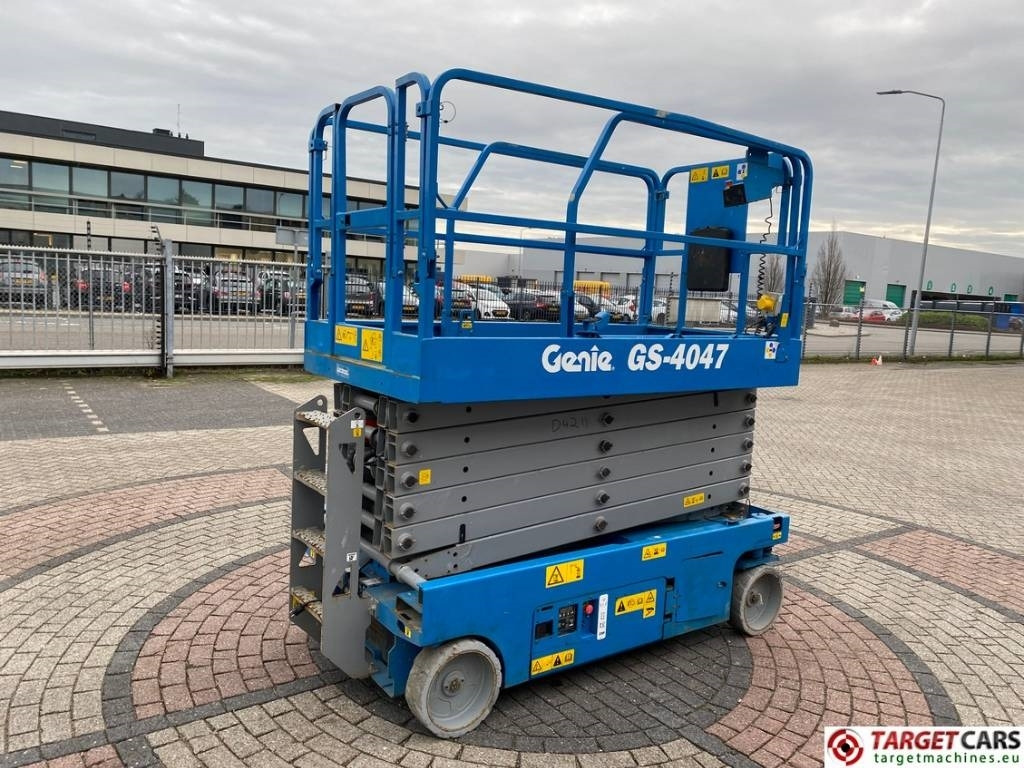 Genie GS-4047 Electric GS4047 Scissor Work Lift 1389cm - رافعات مقصية: صور 3 Genie GS-4047 Electric GS4047 Scissor Work Lift 1389cm - رافعات مقصية: صور 3