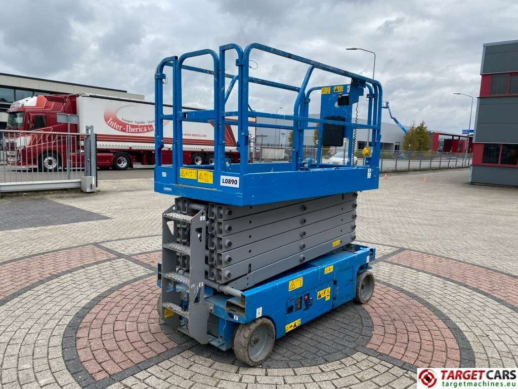 Genie GS-4047 Electric Scissor Work Lift 1389cm  - رافعات مقصية: صور 3 Genie GS-4047 Electric Scissor Work Lift 1389cm  - رافعات مقصية: صور 3