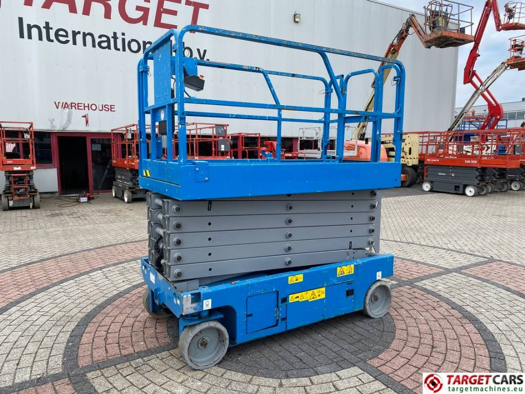 Genie GS-4047 Electric Scissor Work Lift 1389cm  - رافعات مقصية: صور 1 Genie GS-4047 Electric Scissor Work Lift 1389cm  - رافعات مقصية: صور 1