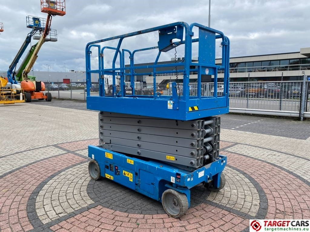 Genie GS-4047 Electric Scissor Work Lift 1389cm  - رافعات مقصية: صور 2 Genie GS-4047 Electric Scissor Work Lift 1389cm  - رافعات مقصية: صور 2