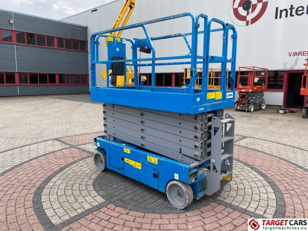 Genie GS-4047 Electric Scissor Work Lift 1389cm  - رافعات مقصية: صور 4 Genie GS-4047 Electric Scissor Work Lift 1389cm  - رافعات مقصية: صور 4
