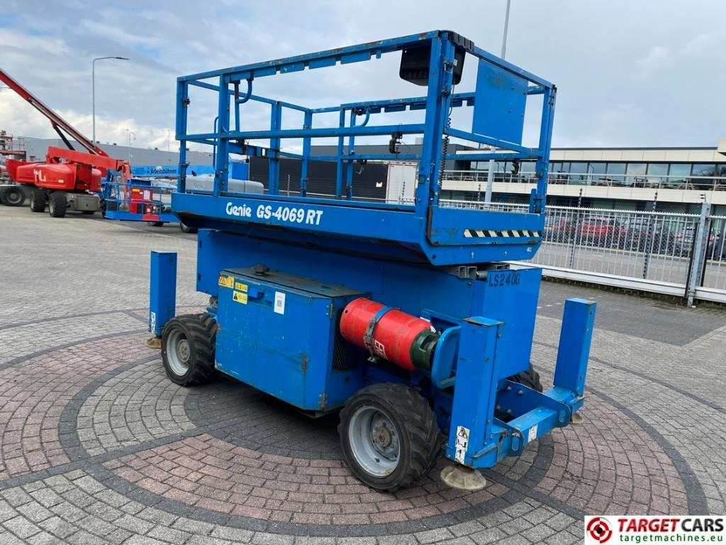 Genie GS-4069 RT LPG 4x4 Scissor Work Lift 1412cm - رافعات مقصية: صور 2 Genie GS-4069 RT LPG 4x4 Scissor Work Lift 1412cm - رافعات مقصية: صور 2