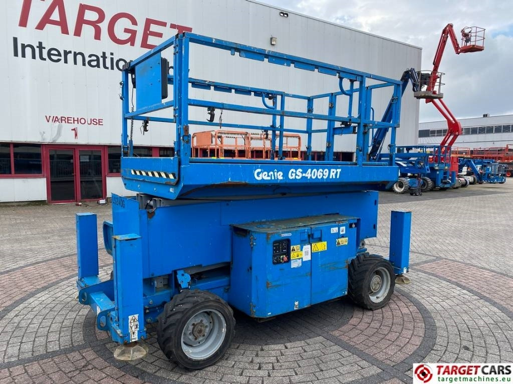 Genie GS-4069 RT LPG 4x4 Scissor Work Lift 1412cm - رافعات مقصية: صور 1 Genie GS-4069 RT LPG 4x4 Scissor Work Lift 1412cm - رافعات مقصية: صور 1