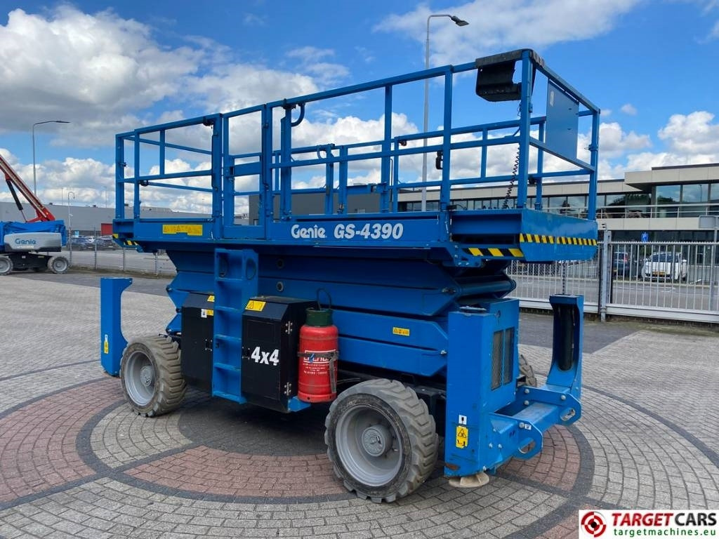 Genie GS-4390 RT LPG 4x4 Scissor Work Lift 1511cm - رافعات مقصية: صور 2 Genie GS-4390 RT LPG 4x4 Scissor Work Lift 1511cm - رافعات مقصية: صور 2