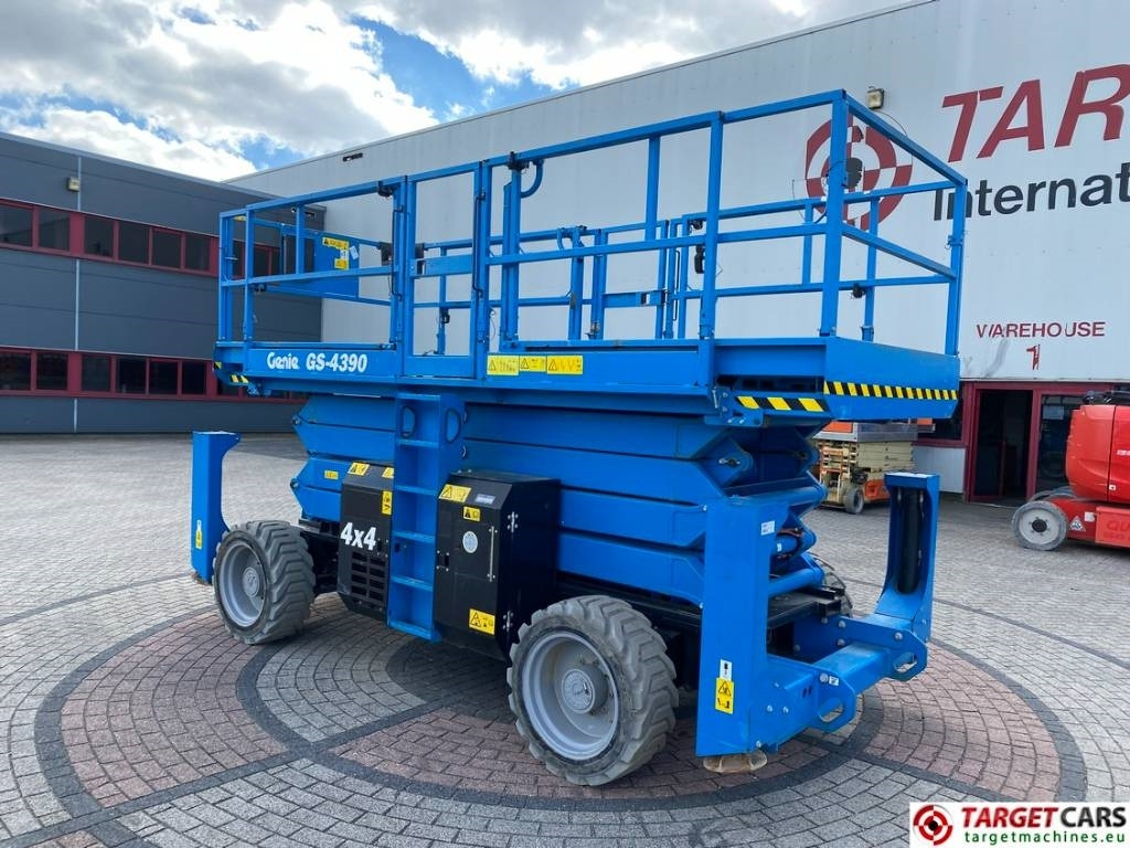 Genie GS-4390 RT LPG 4x4 Scissor Work Lift 1511cm - رافعات مقصية: صور 4 Genie GS-4390 RT LPG 4x4 Scissor Work Lift 1511cm - رافعات مقصية: صور 4