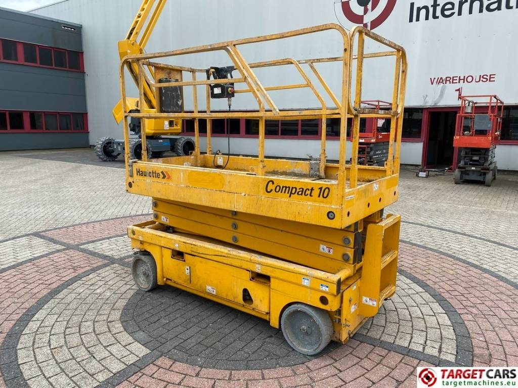 Haulotte Compact 10 Electric Scissor Work Lift 1015cm - رافعات مقصية: صور 4 Haulotte Compact 10 Electric Scissor Work Lift 1015cm - رافعات مقصية: صور 4