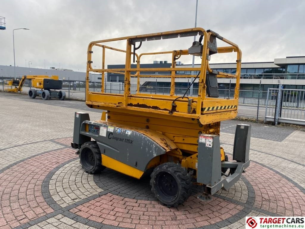 Haulotte Compact 12DX Diesel 4x4 Scissor Work Lift 1206cm - رافعات مقصية: صور 2 Haulotte Compact 12DX Diesel 4x4 Scissor Work Lift 1206cm - رافعات مقصية: صور 2