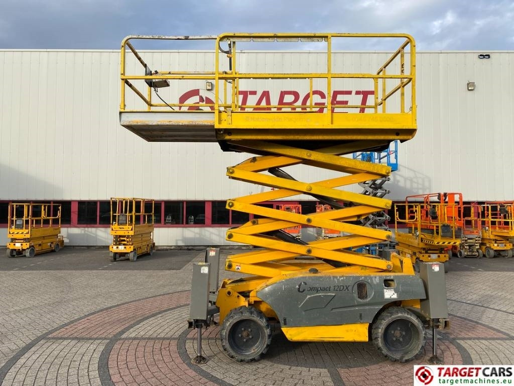 Haulotte Compact 12DX Diesel 4x4 Scissor Work Lift 1206cm - رافعات مقصية: صور 5 Haulotte Compact 12DX Diesel 4x4 Scissor Work Lift 1206cm - رافعات مقصية: صور 5