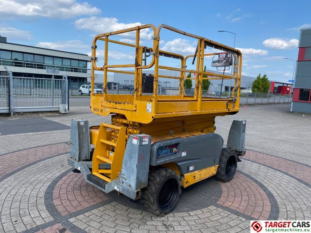 Haulotte Compact 12DX Diesel 4x4 Scissor Work Lift 1206cm - رافعات مقصية: صور 3 Haulotte Compact 12DX Diesel 4x4 Scissor Work Lift 1206cm - رافعات مقصية: صور 3