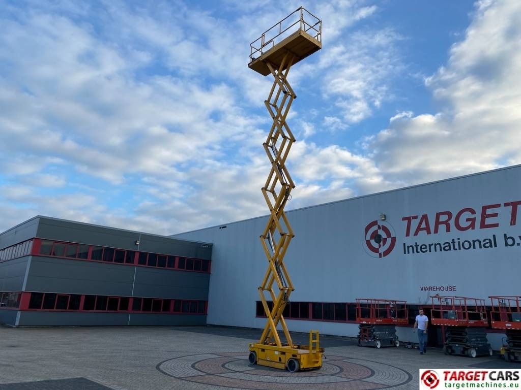 رافعات مقصية Haulotte Compact 14 Electric Scissor Work Lift 1385cm: صور 6 رافعات مقصية Haulotte Compact 14 Electric Scissor Work Lift 1385cm: صور 6