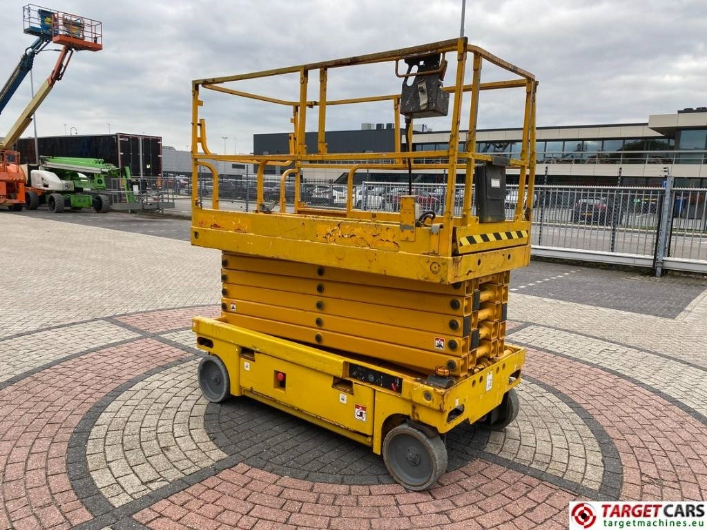 Haulotte Compact 14 Electric Scissor Work Lift 1385cm - رافعات مقصية: صور 2 Haulotte Compact 14 Electric Scissor Work Lift 1385cm - رافعات مقصية: صور 2