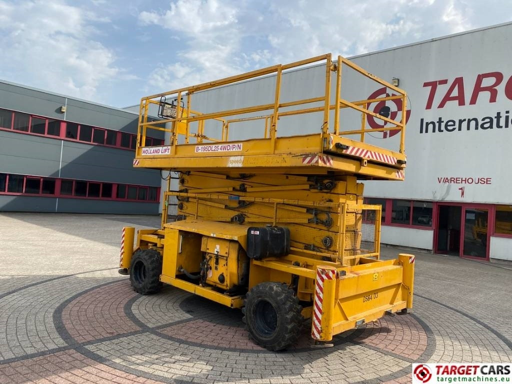 Holland Lift B195DL-25 4WD Diesel 4x4 Scissor Work Lift 2150cm - رافعات مقصية: صور 4 Holland Lift B195DL-25 4WD Diesel 4x4 Scissor Work Lift 2150cm - رافعات مقصية: صور 4