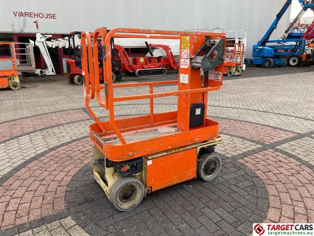 JLG 1230ES Electric Vertical Mast Work Lift 566cm - الرأسي رفع الصاري: صور 1 JLG 1230ES Electric Vertical Mast Work Lift 566cm - الرأسي رفع الصاري: صور 1