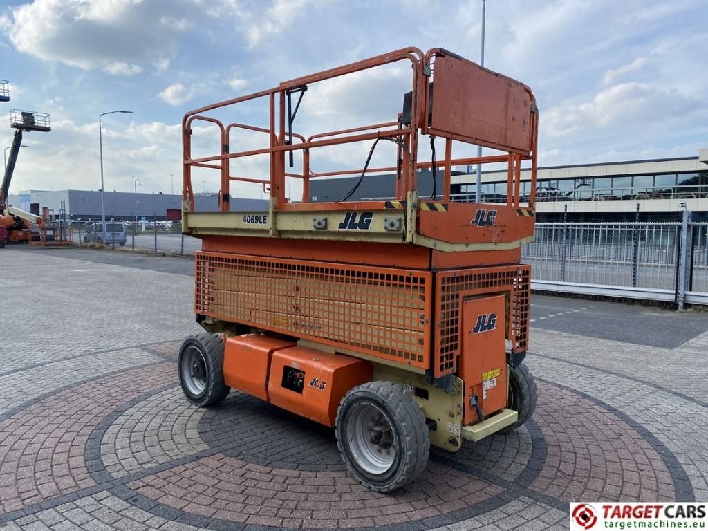 JLG 4069LE Electric Scissor Work Lift 1419cm - رافعات مقصية: صور 2 JLG 4069LE Electric Scissor Work Lift 1419cm - رافعات مقصية: صور 2