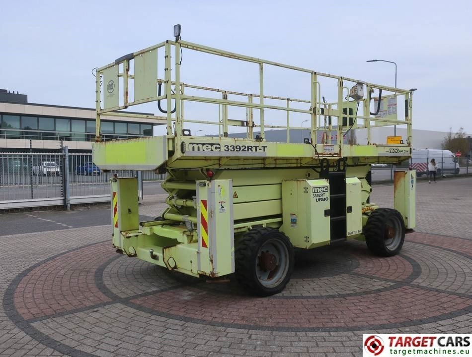 MEC 3392RT-T Diesel 4x4 Scissor Work LIft 1200cm - رافعات مقصية: صور 3 MEC 3392RT-T Diesel 4x4 Scissor Work LIft 1200cm - رافعات مقصية: صور 3