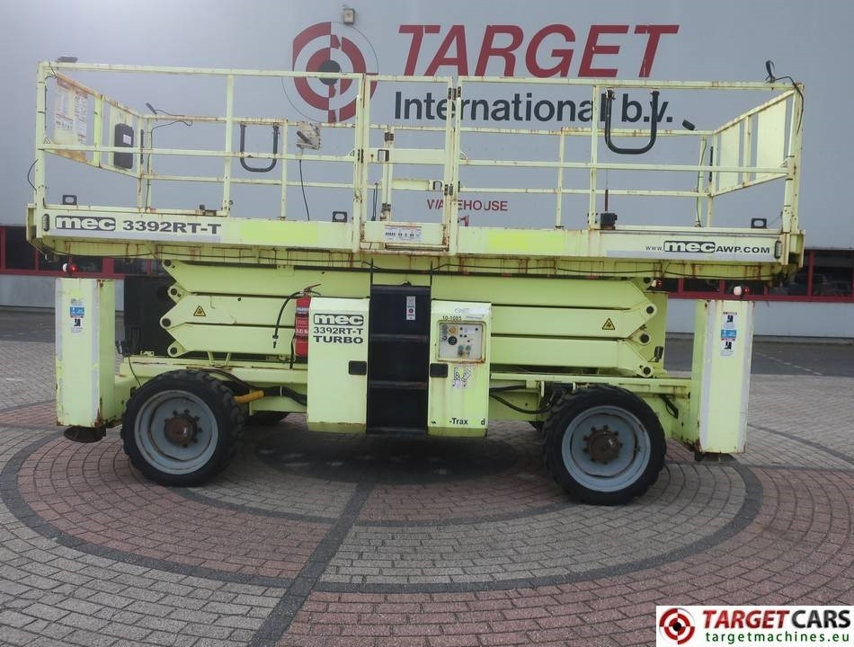 MEC 3392RT-T Diesel 4x4 Scissor Work Lift 1200cm - رافعات مقصية: صور 5 MEC 3392RT-T Diesel 4x4 Scissor Work Lift 1200cm - رافعات مقصية: صور 5