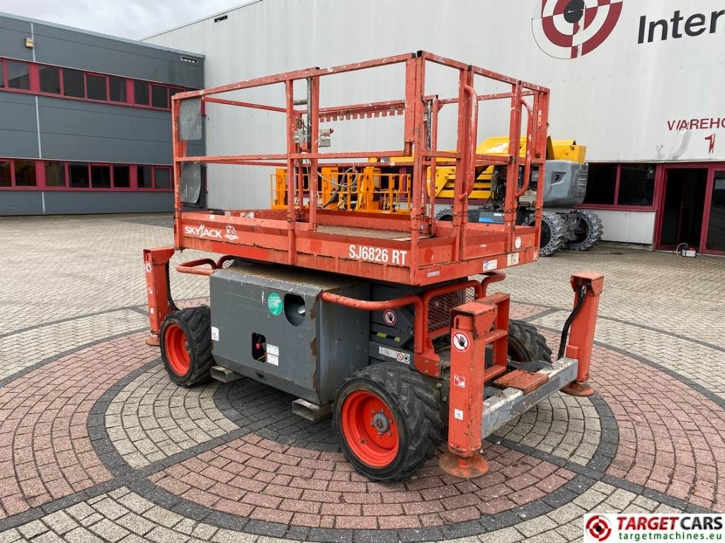 SkyJack SJ6826 RT Diesel 4x4 Scissor Work Lift 992cm - رافعات مقصية: صور 4 SkyJack SJ6826 RT Diesel 4x4 Scissor Work Lift 992cm - رافعات مقصية: صور 4