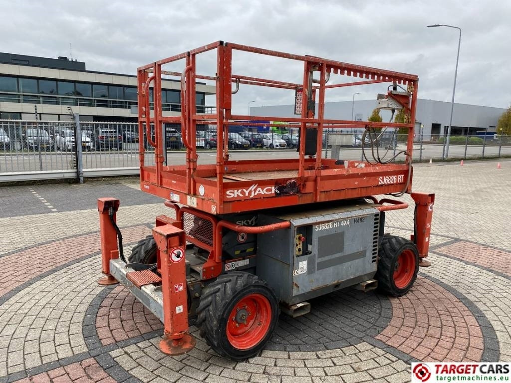 SkyJack SJ6826 RT Diesel 4x4 Scissor Work Lift 992cm - رافعات مقصية: صور 3 SkyJack SJ6826 RT Diesel 4x4 Scissor Work Lift 992cm - رافعات مقصية: صور 3