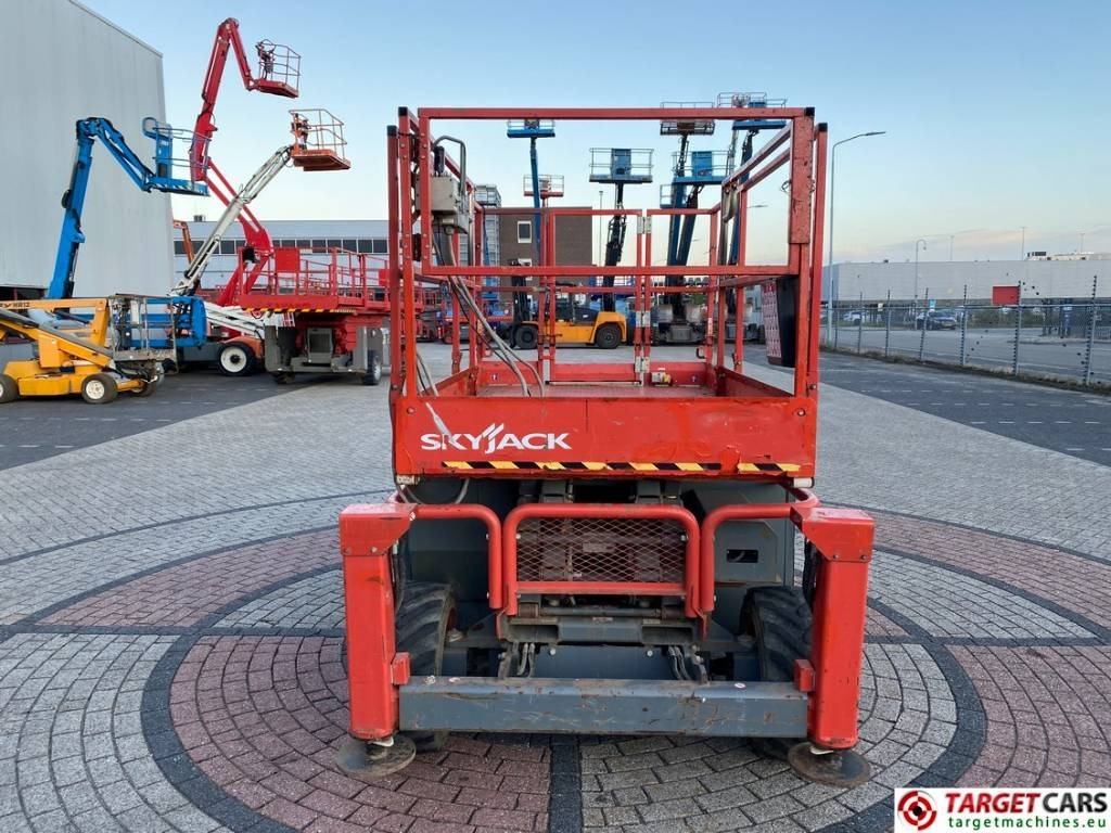رافعات مقصية SkyJack SJ6826RT Diesel 4x4 Scissor 6826 Work Lift 992cm: صور 28 رافعات مقصية SkyJack SJ6826RT Diesel 4x4 Scissor 6826 Work Lift 992cm: صور 28