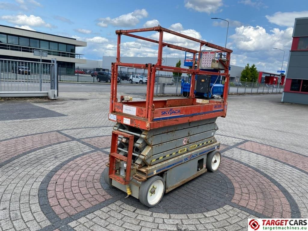 SkyJack SJIII-3226 Electric 3226 Scissor Work Lift 990cm - رافعات مقصية: صور 3 SkyJack SJIII-3226 Electric 3226 Scissor Work Lift 990cm - رافعات مقصية: صور 3