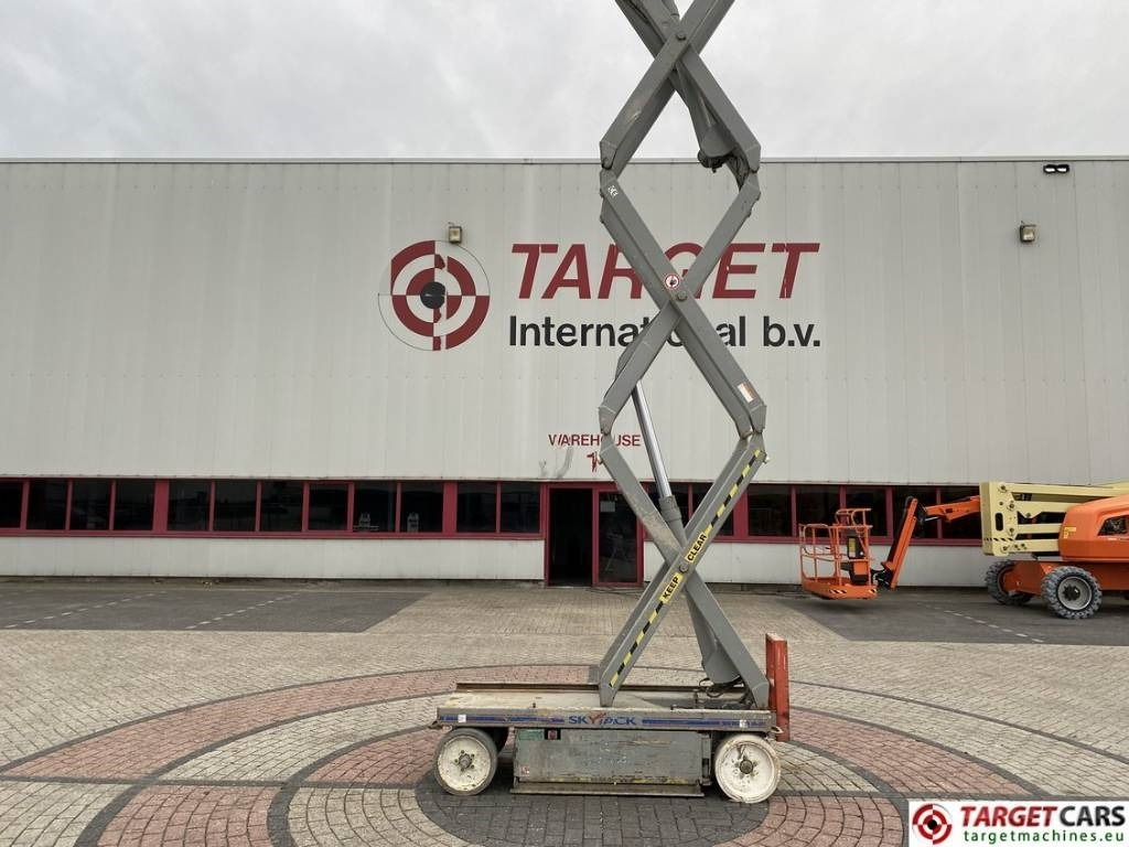 رافعات مقصية SkyJack SJIII-3226 Electric Scissor Work Lift 990cm: صور 19