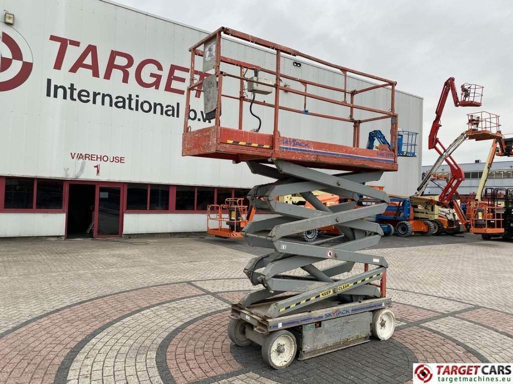 رافعات مقصية SkyJack SJIII-3226 Electric Scissor Work Lift 990cm: صور 26