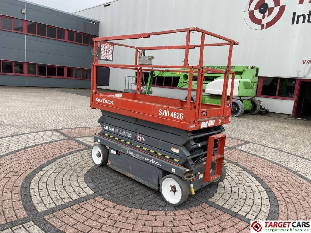 SkyJack SJIII-4626 Electric 4626 Scissor Work Lift 990cm - رافعات مقصية: صور 4 SkyJack SJIII-4626 Electric 4626 Scissor Work Lift 990cm - رافعات مقصية: صور 4