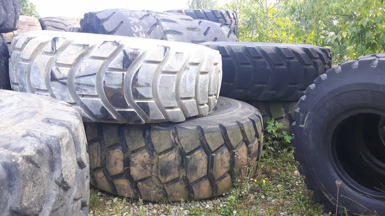 BRIDGESTONE 29/5R35 Pneumatici 29.5R35 in buone condizioni - الإطارات - آلات البناء: صور 1 BRIDGESTONE 29/5R35 Pneumatici 29.5R35 in buone condizioni - الإطارات - آلات البناء: صور 1